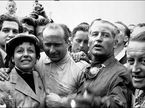 В левом углу снимка – Андреа Берруэт и Хуан-Мануэль Фанхио