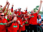Лукас ди Грасси и Audi Sport Abt празднуют победу в чемпионате