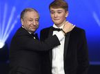 На гала-церемонии FIA Жан Тодт вручил Билли Монгеру специальный приз