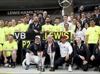 В Mercedes празднуют победный дубль