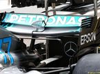 Реклама Petronas на заднем антикрыле Mercedes