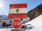 Граница Австрии с Италий остаётся на замке