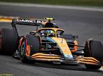Машина McLaren MCL36 на трассе в Спа