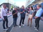 Майкл (в центре) и Марио Андретти во время интервью Sky Sports