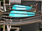 Логотип Petronas на переднем крыле Mercedes