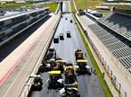 Укладка асфальта на главной прямой трассы COTA