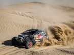 Карлос Сайнс был готов продолжать гонку и на повреждёной машине, но у FIA иное мнение, фото пресс-службы Дакара