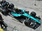 Модернизированная машина Mercedes W17 на пит-лейн автодрома в Сепанге, фото XPB