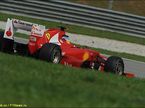 Фернандо Алонсо за рулем Ferrari F2012 на трассе в Шанхае