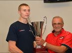 Сергей Сироткин получает приз за третье место по итогам сезона Auto GP