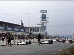 Стартовое поле Гран При Канады 1972 года. На первом ряду пара McLaren, правее - March Ронни Петерсона