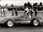 Хуан-Мануэль Фанхио за рулём Maserati 250F в Аргентине