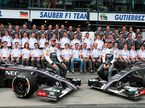 Групповая фотография Sauber F1 Team в Мельбурне