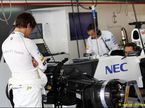 Эстебан Гутьеррес в боксах Sauber F1 на молодежных тестах в Абу-Даби