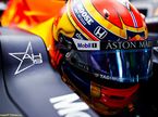 Александер Элбон за рулём RB16