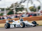 Алекс Элбон за рулём Williams FW08 на трассе в Гудвуде, фото пресс-службы Williams
