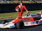 Джеймс Хант у машины McLaren M26-02, фото McLaren