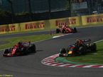 Макс Ферстаппен и гонщики Ferrari в Сузуке