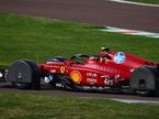 Машина Ferrari с установленными на неё экспериментальными брызговиками, фото Formu1a.uno