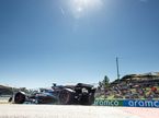 Джордж Расселл за рулём Mercedes W16 на трассе в Барселоне, фото XPB