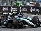 Гонщики Mercedes борются за позицию в спринте, фото XPB