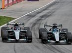 Гонщики Mercedes ведут борьбу за позицию, фото XPB