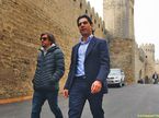 Фернандо Алонсо и Ариф Рагимов, исполнительный директор Baku City Circuit, на трассе в Баку