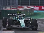 Фернандо Алонсо за рулём машины Aston Martin на трассе в Майами