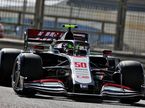Мик Шумахер за рулём машины Haas на тренировке в Абу-Даби, фото XPB