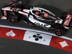 Эстебан Окон за рулём VF-25 на трассе в Лас-Вегасе, фото пресс-службы Haas F1