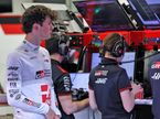 Оливер Берман в боксах Haas на тестах в Бахрейне, фото XPB