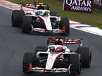 Машины Haas VF-26 на трассе, фото пресс-службы команды