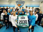 Хоккеисты «Пеликанс» приветствуют Валттери Боттаса