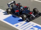 Фернандо Алонсо за рулём McLaren MP4-31 на тестах в Барселоне