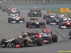 Пилоты Lotus F1 ведут борьбу с соперниками на трассе Гран При Китая