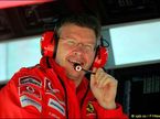 Росс Браун в униформе Ferrari, Имола 2005