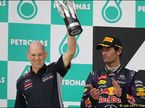 Эдриан Ньюи и Марк Уэббер на подиуме Гран При Малайзии 2013