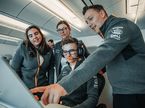 Сотрудники McLaren (фото пресс-службы McLaren)