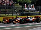 Машины McLaren на трассе Гран При Венгрии, где комаднда завоевала победный дубль, фото XPB