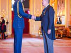 Мартин Брандл получил орден OBE из рук Принца Уэльского, фото Sky Sports