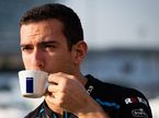 Николас Латифи с чашечкой Lavazza