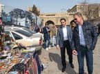 Дэвид Култхард во время экскурсии по Баку
