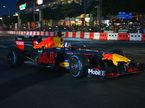 Дэвид Култхард за рулём RB8 на улицах Ханоя