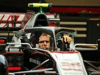 Мик Шумахер в кокпите машины Haas на тестах в Абу-Даби