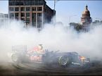 Дэвид Култхард за рулем шоу-кара Red Bull