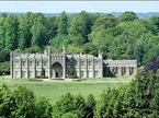 Отель Donington Hall, который, якобы, принадлежит Экклстоуну