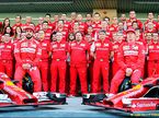 Групповая фотография Ferrari в Абу-Даби
