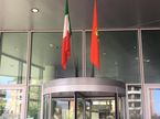 Флаги Италии и Ferrari в Маранелло