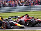 Машины Red Bull Racing и Ferrari на трассе в Сильверстоуне