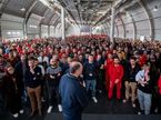 Вся команда Ferrari собралась, чтобы отметить победный дубль, фото пресс-службы Ferrari